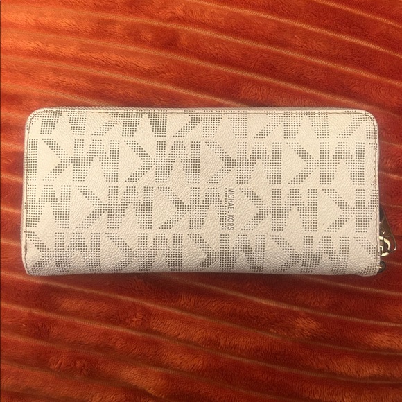 Michael Michael Kors Jet Set Continental Full Zip Monogram Wallet in Vanilla - Picture 3 of 12